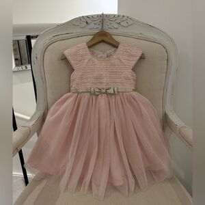 🩰 2T Elegant Pale Pink Toddler Dress with Pretty Bow Accent & Sparkles